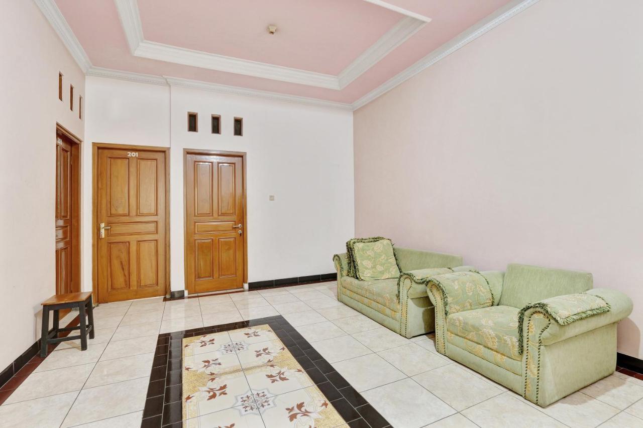 Kebumen Hotel Wisma Ck מראה חיצוני תמונה